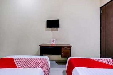 Hotell Oyo 90927 Homestay Tentrem 2