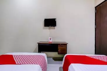 Hotel Oyo 90927 Homestay Tentrem 2
