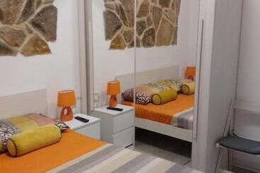 פנסיון Green And Orange Rooms