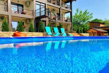 פנסיון Mustaciosul Dunarii