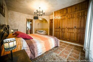 فندق صغير Casa Rural Castillo Diempures