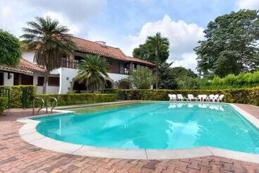 Hotel Chalet El Castillo By Majuva