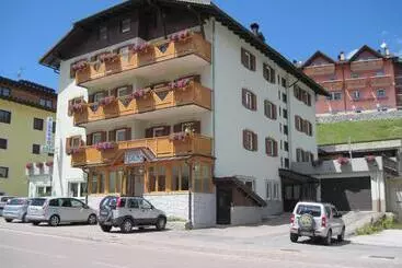 Отель Albergo Eden