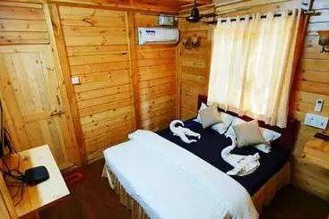 Hotelli Samant Beach Resort