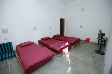 Hostel Ella Tiki Bar Hostal