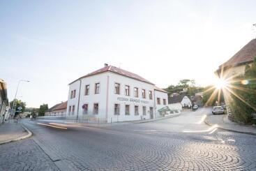 Majatalo Penzion Grado Davle