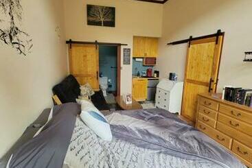 Bed and Breakfast The Colburn Schoolhouse Literature Suite