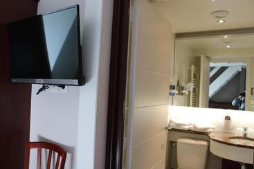 هتل La Mere Champlain