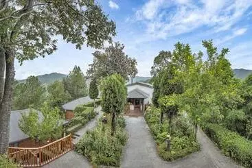 Resort Otel Club Mahindra Binsar Villa