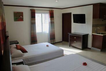 هتل Curacao Suites