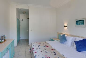 هتل Contess By Faros