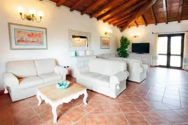 בית מלון כפרי Li Suari Club Village