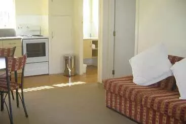 Shortland Court Motel