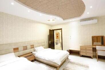 Апарт-отель Four Seasons Suites