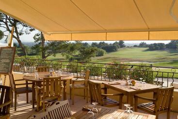 公寓式酒店  Madame Vacances Residence Provence Country Club