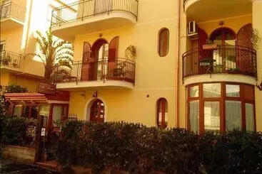 تختخواب و صبحانه Villa Marysa Apartments Seaview