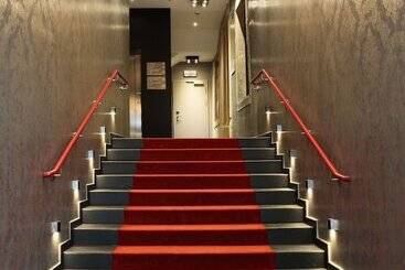 Отель International