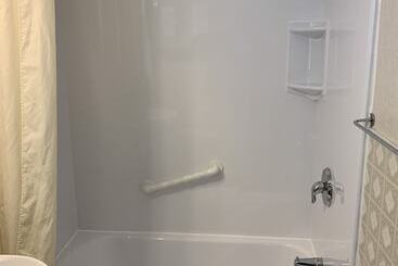 The Lionstone Inn Motel And Cottages