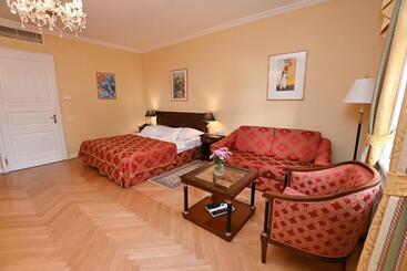 Castle Hotel Grof Degenfeld Superior