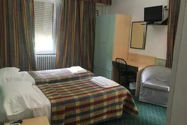 בית מלון כפרי Astoria