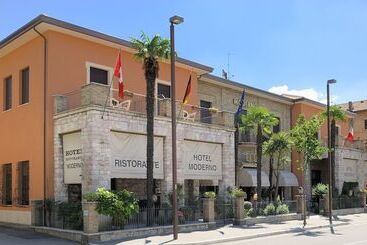 בית מלון כפרי Moderno