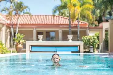 هتل Noosa Springs Golf & Spa Resort
