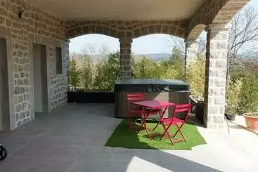 Bed and Breakfast Le Mas Des Roches Jacuzzi Privatif