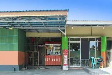 ホテル Spot On 91227 Al Bayt Syariah Guest House