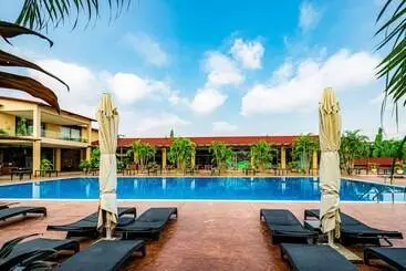 هتل Crest Apartments & Suites
