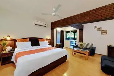 Hotel Chacha Inn The Garden Retreat