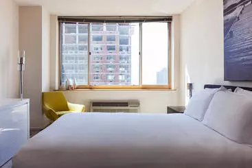 Hotel Churchill At Washington Blvd