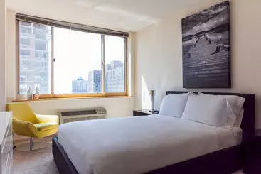 هتل Churchill At Washington Blvd