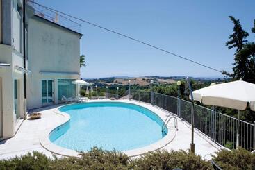 בית מלון כפרי Sirolo