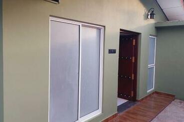 پانسیون Little Cottage Villa