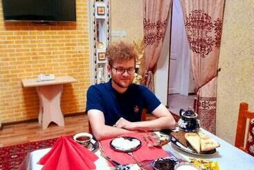 پانسیون Shodlik Guest House