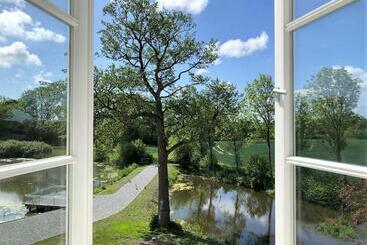 Hotell Ferienwohnungen Herrenhaus Gut Oestergaard