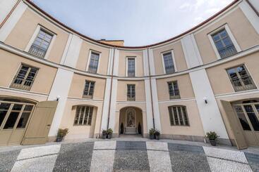 هتل آپارتمان Oriana Homel Torino