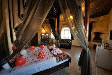 Отель Dedeli Konak Cave