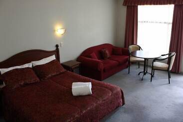 فندق على الطريق Elite Motor Inn