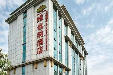 Vienna Hotel Shuanglong Subway Station