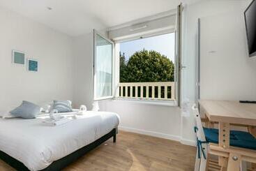 Pensió La Bergère De Domrémy Chambre Spacieuse Avec Sdb Privative, Espace Partagés Cuisine, Salon Et Terras