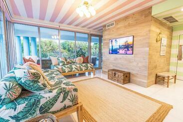 هتل آپارتمان Boutique Suite With Huge Terrace And Rooftop Pool