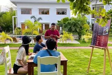 Red Picnic Hostel Panglao