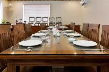 Hotel Treebo Premium Royal Amar With Mountain View, 2 Km From Pushkar Lake