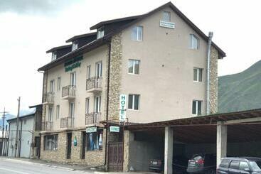 هتل Kazbegi Holiday