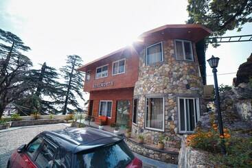 Отель The Kenilworth Mussoorie By Stotrak