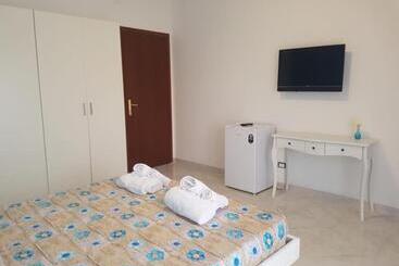 住宿加早餐  Bebarcobalenogallipoli