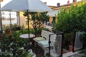 تختخواب و صبحانه Golfo Dei Poeti