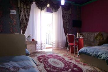 تختخواب و صبحانه Tubram S Ailəvi Qonaq Evi