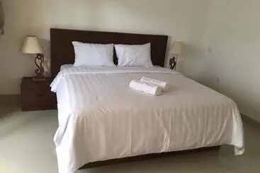 Majatalo Satria House Amed